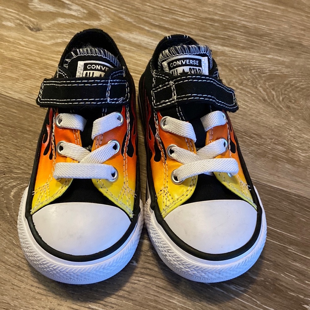 Converse Flame toddler shoes Size 6